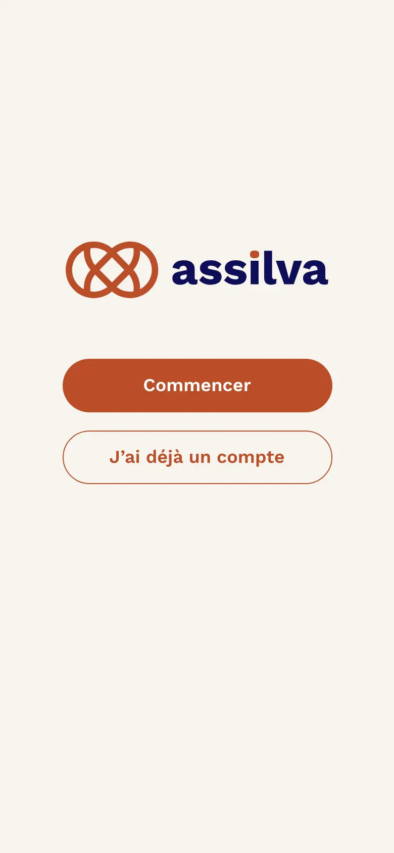 Le premier écran d’Assilva : le logo en haut, puis le bouton orange « Commencer » et, en dessous, le bouton bordé d’orange « J’ai déjà un compte ».