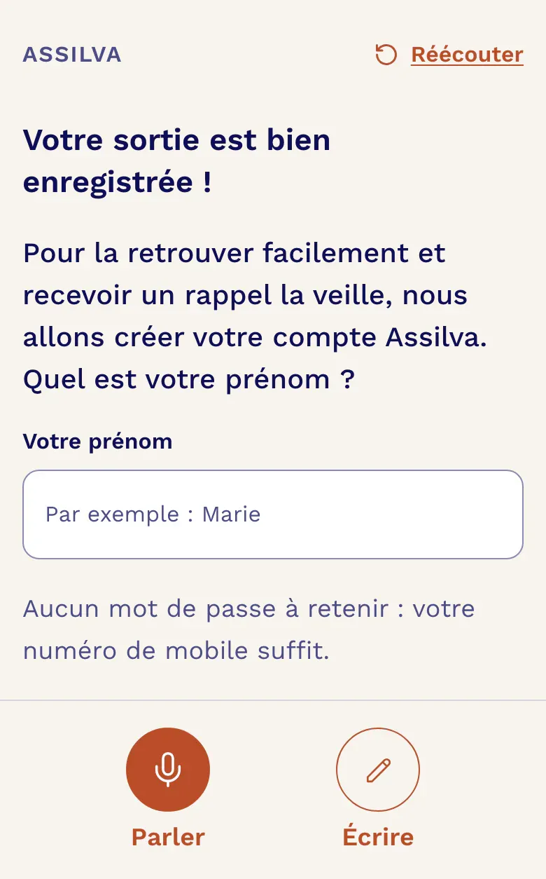 Assilva écrit « Votre sortie est bien enregistrée ! » et demande « Quel est votre prénom ? ». Dessous, la case « Votre prénom » ; en bas de l’écran, les ronds « Parler » et « Écrire ».