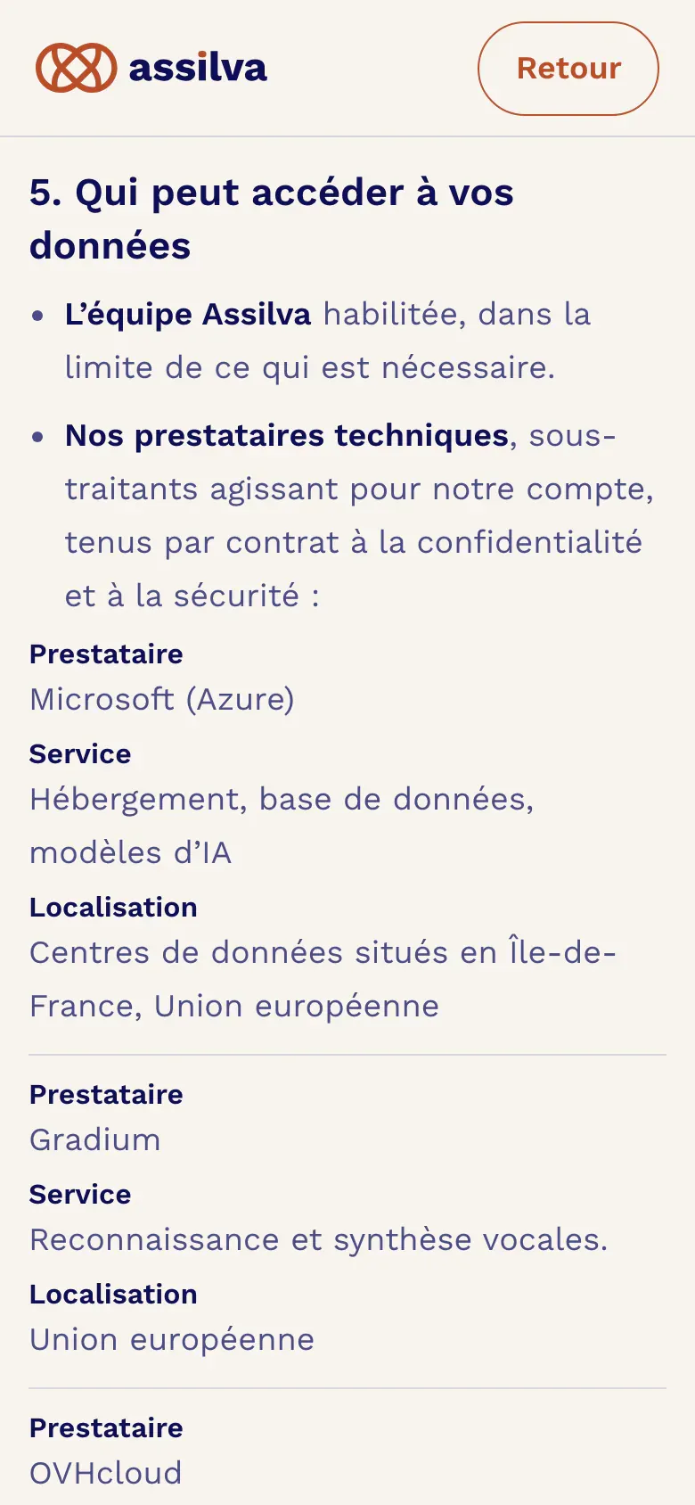 La politique de confidentialité ouverte dans l’application, à la partie « 5. Qui peut accéder à vos données », avec la liste des prestataires ; en haut à droite, le bouton « Retour ».